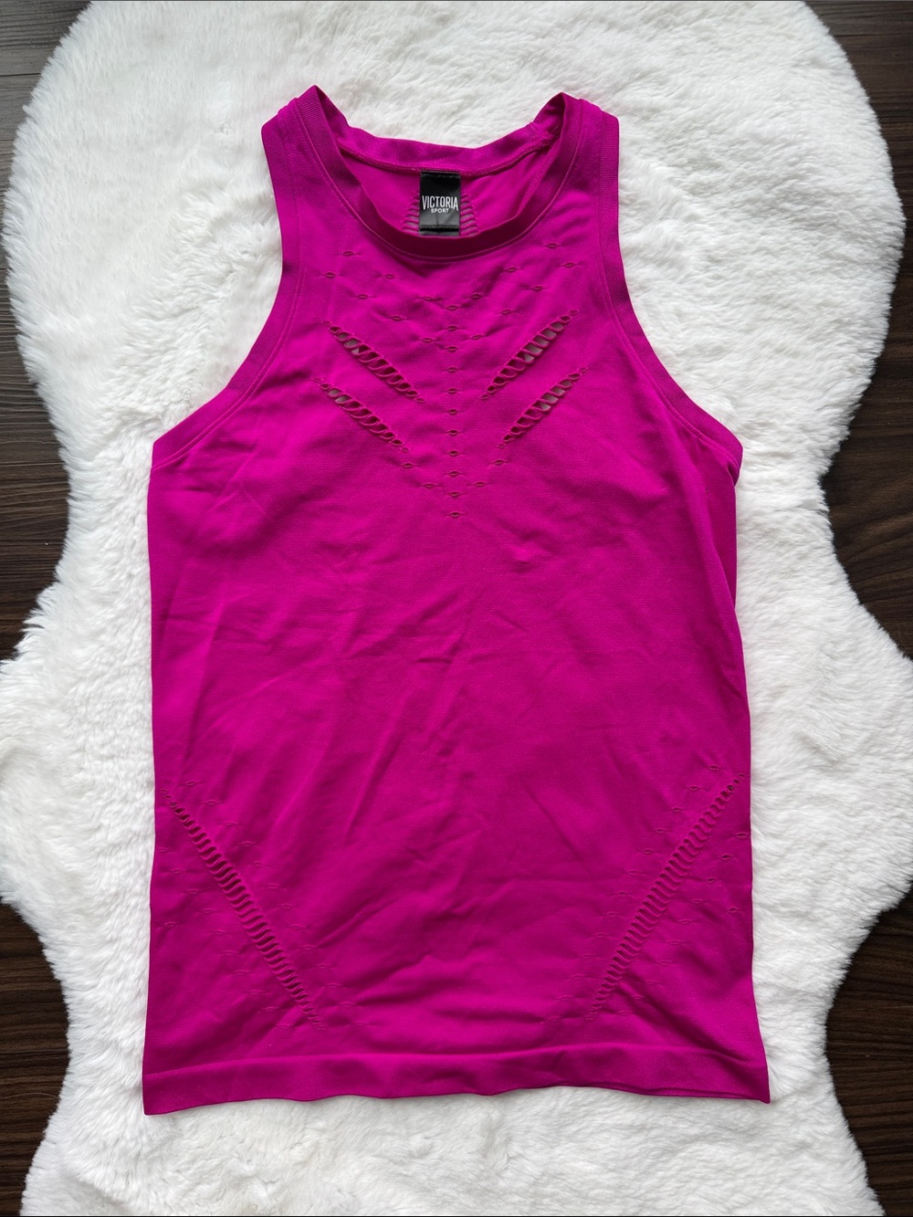 NWOT Victoria Sport Seamless Workout Tank Magenta size M